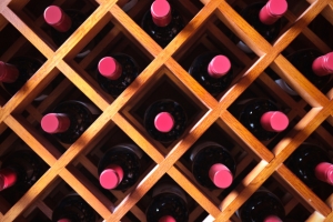 Qual a diferença entre vinhos jovens e vinhos de guarda?