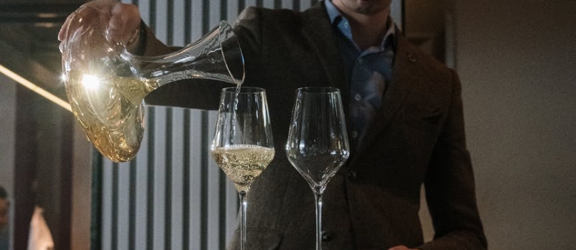 Qual a diferença entre decantação e aeração do vinho?